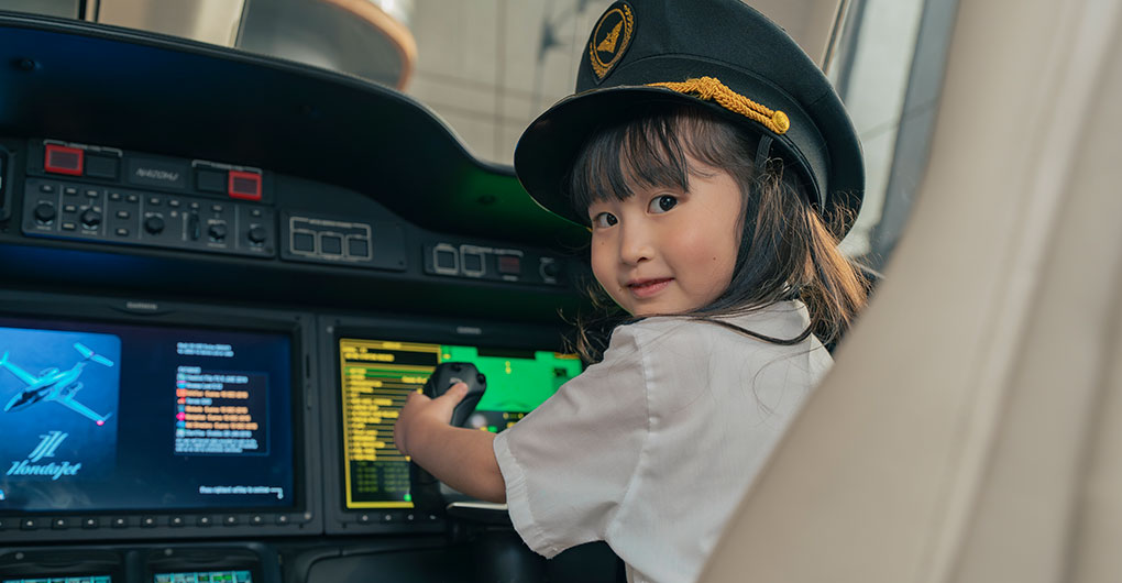 Exclusive for Guests! HondaJet Cockpit Experience for Kids