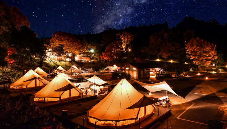 Hot BBQ under the starry sky! Enjoy winter glamping in a unique way.