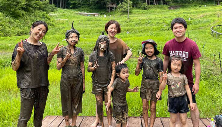 Experience the "Satoyama Chibikko Adventure - Getting Dirty in the Rice Fields" activity