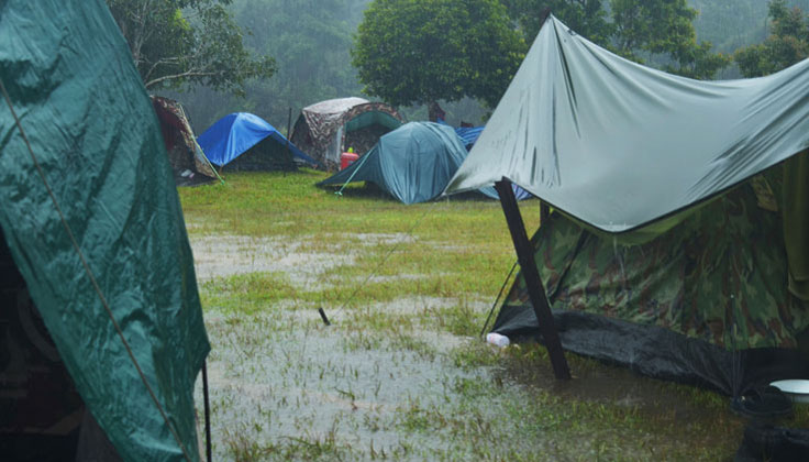 Suddenly it started raining! What should I do for setting up camp on a rainy day?