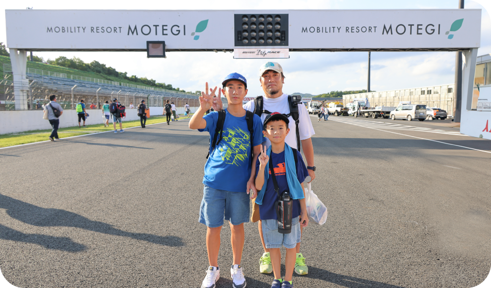 Commemorative Photo under the Signal Bridge
