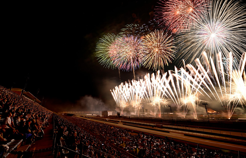 "Theater-style fireworks" that allows you to see the entire fireworks display from the spectator seats.