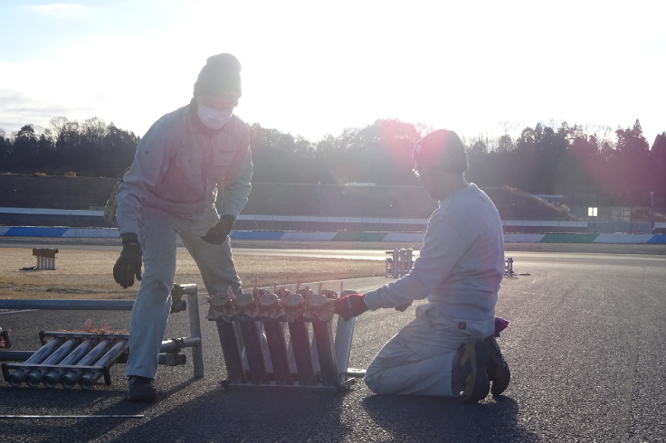 Feature 3 Japanese craftsmen create fireworks!!