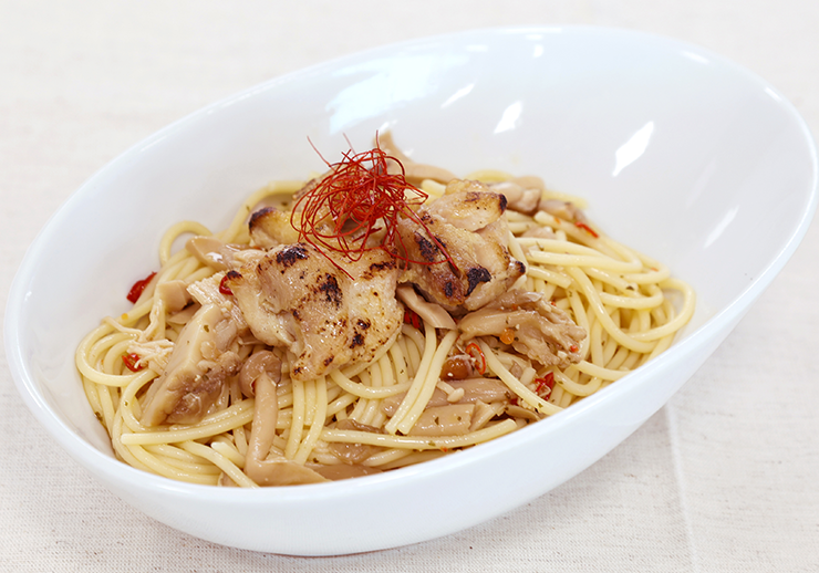 Charcoal-grilled chicken and mushroom peperoncino