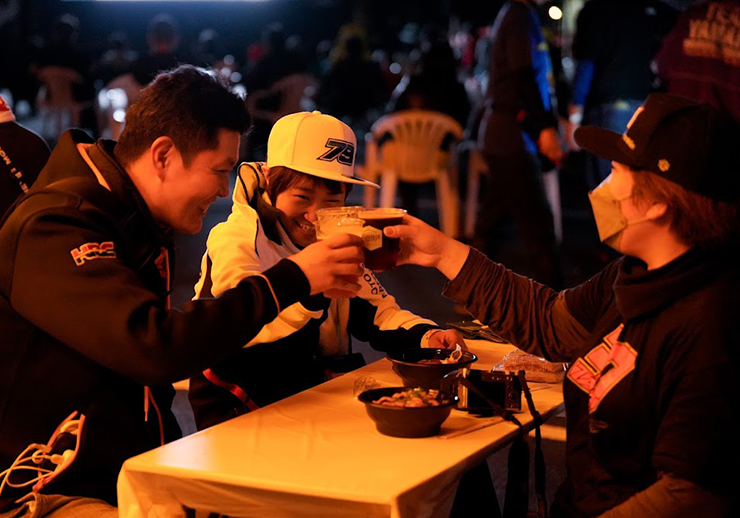 It is the only place in Japan where a large number of MotoGP™ fans gathered from all over the country talk about the race until morning.