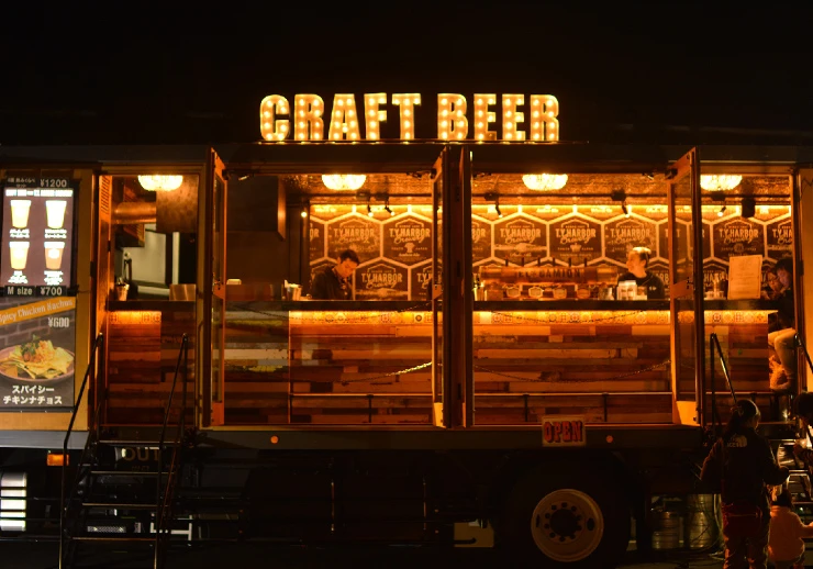 You can enjoy a variety of local gourmet food and craft beer at many restaurants.
