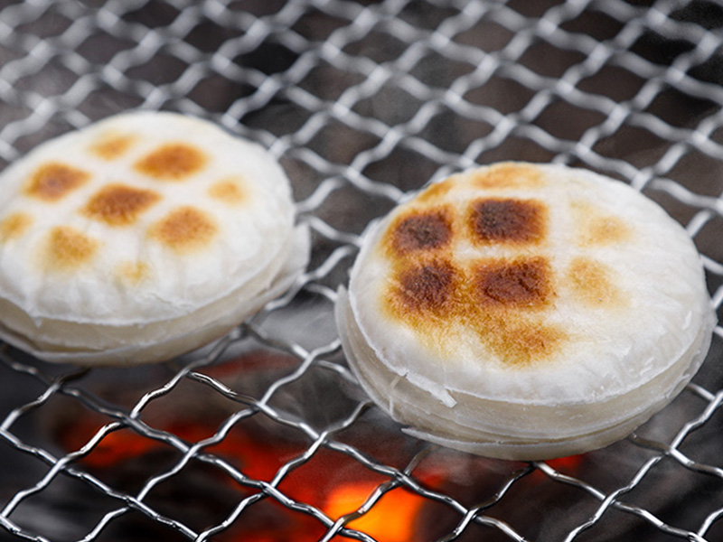 Experience making sweet red bean soup by the campfire!