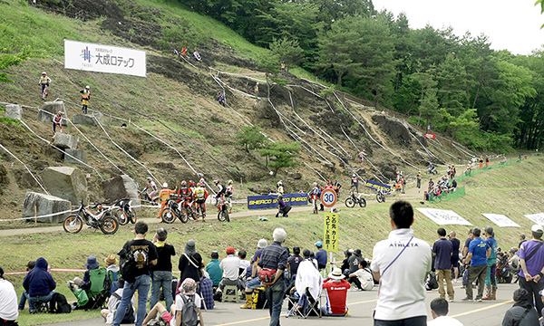 Thrilling excitement on the unstable rock bed course