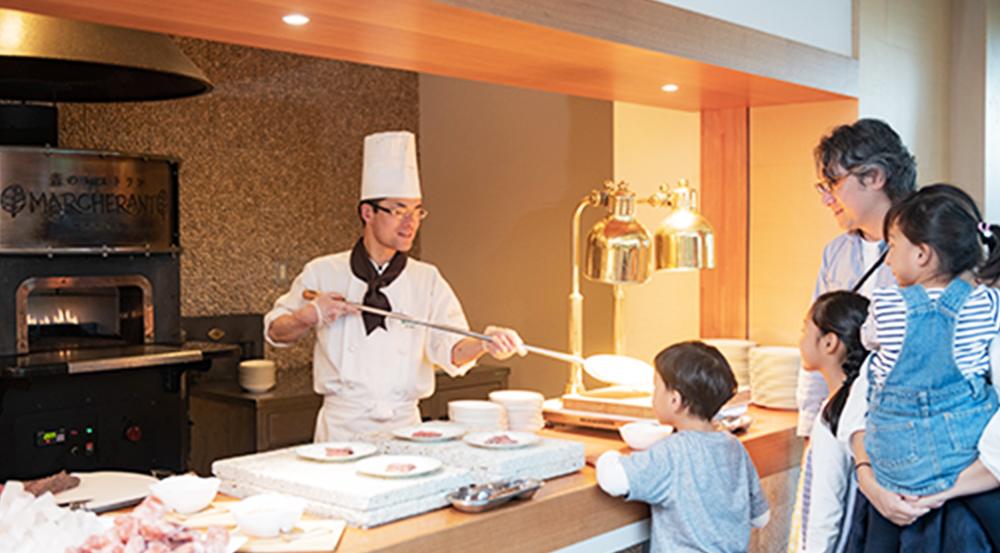 地元の食材をふんだんに使い、 食べることを“五感”で楽しむ森のレストラン
