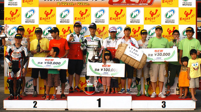 優勝　#705 松本クリニックガレージスピード #21 SP3＆アンフィニ＆マドカ設計 #42 Team GTMM＆カワサキマーキュリー