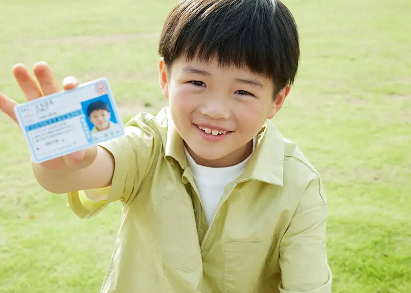 製作附有騎乘者照片的摩托車駕照卡