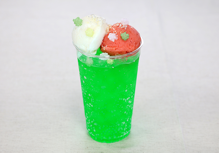 綠色漂浮飲料